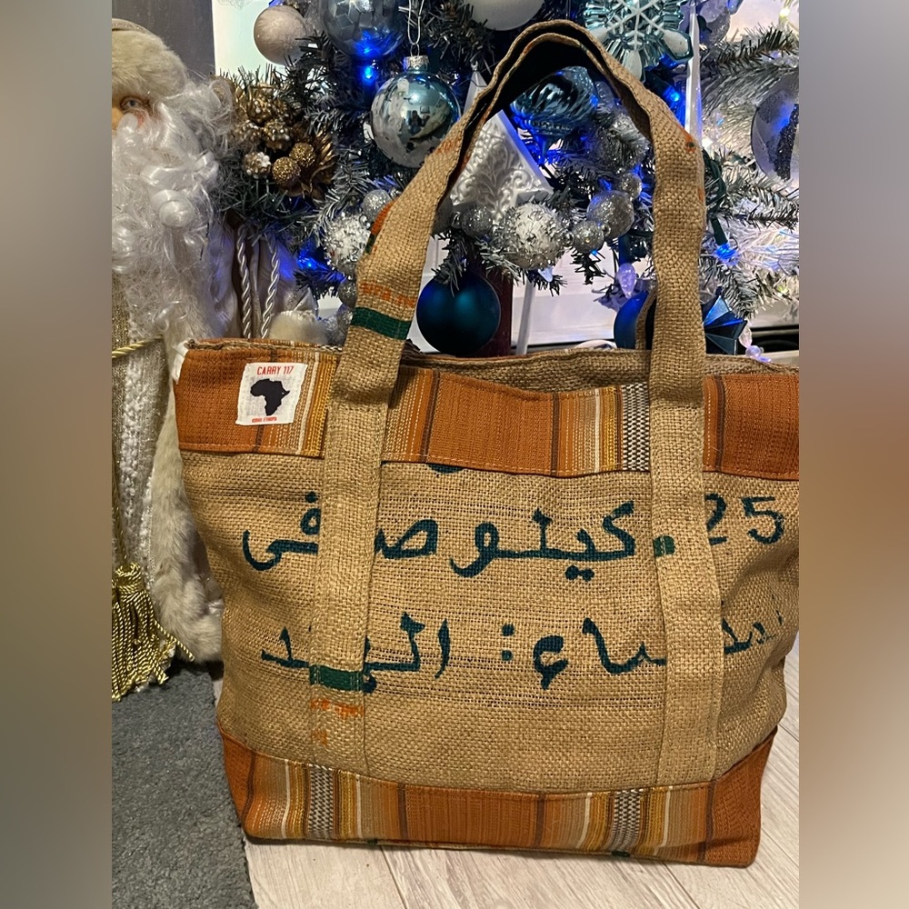 CARRY 117 Tote style bag